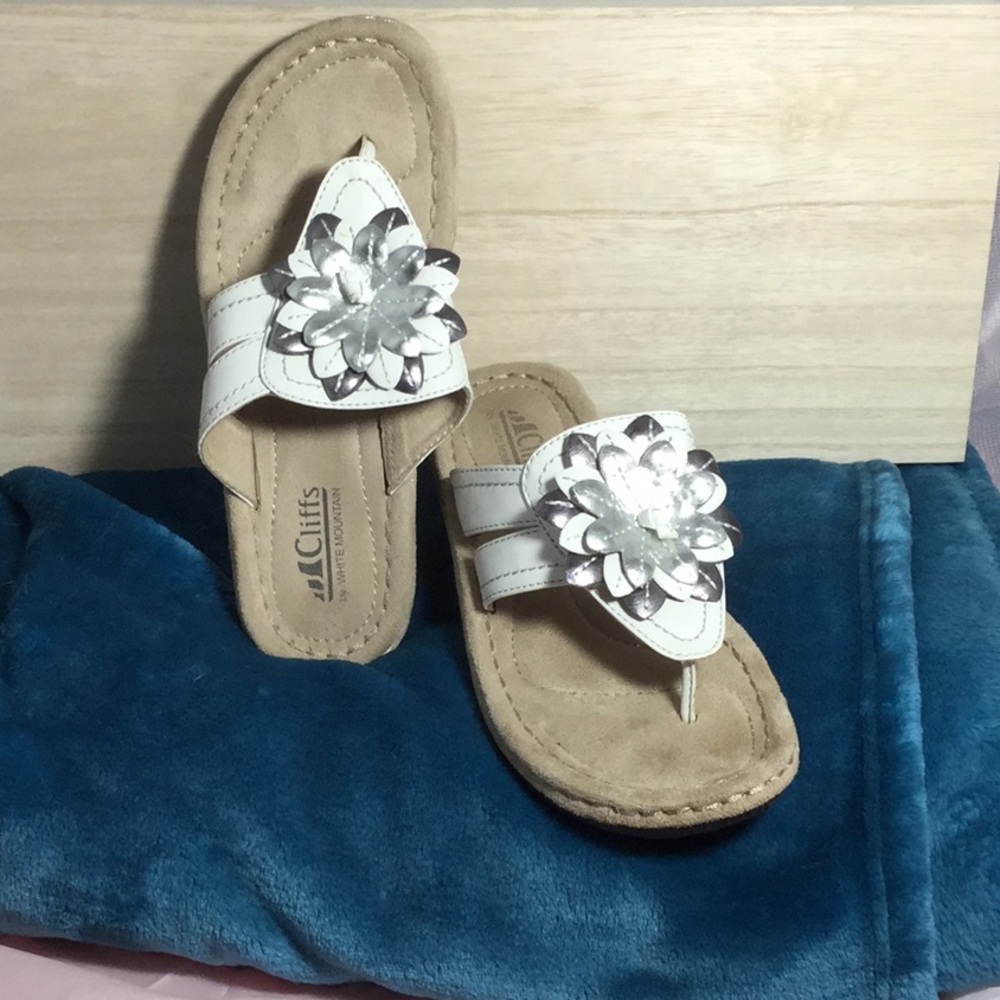 Cliffs by White Mountain Wedge Sandals